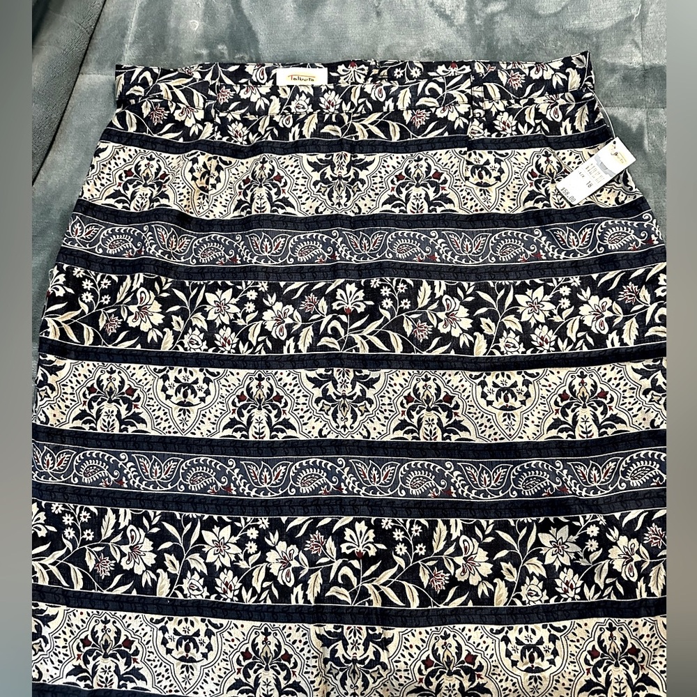 Women’s Talbots Navy Lightweight Summer Skirt